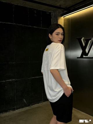 Louis Vuitton LV Monogram Embroidered White T-Shirt view 7