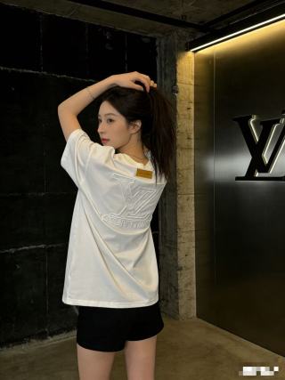 Louis Vuitton LV Monogram Embroidered White T-Shirt view 8