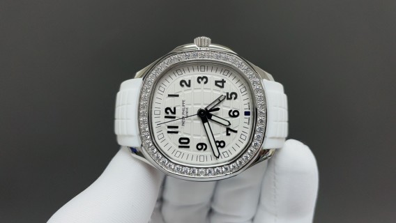 Patek Philippe Aquanaut Luce 5268 Diamond Bezel White view 2
