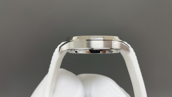 Patek Philippe Aquanaut Luce 5268 Diamond Bezel White view 5