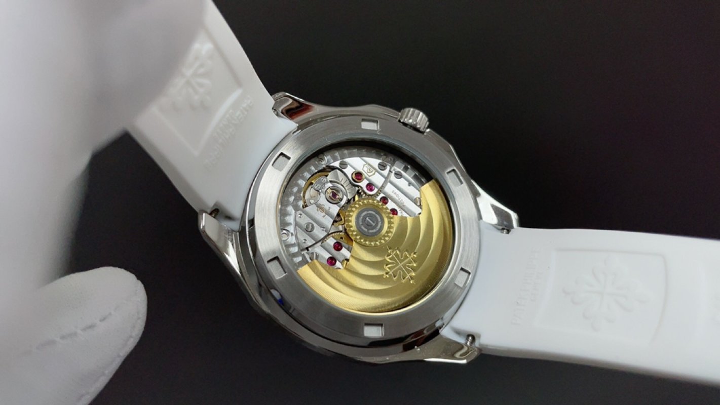 Patek Philippe Aquanaut Luce 5268 Diamond Bezel White view