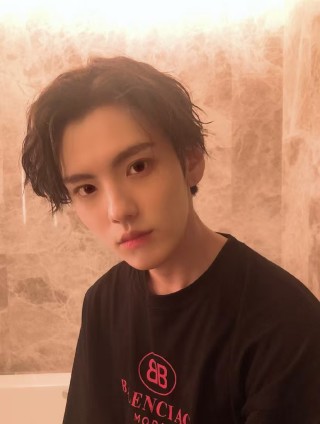 Balenciaga BB Logo Red Embroidered Black T-Shirt view 1