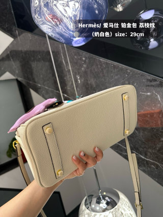 Hermès Platinum Birkin 29cm Cream Leather Crossbody Bag view 5