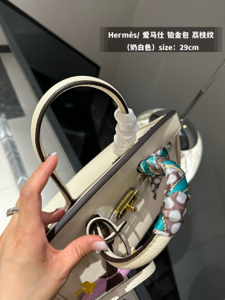 Hermès Platinum Birkin 29cm Cream Leather Crossbody Bag view 6