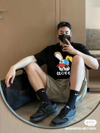 Gucci Rabbit Graphic Black T-Shirt view 1