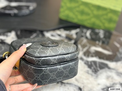 Gucci GG Supreme Black Phone Crossbody Bag view 4