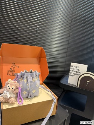 Louis Vuitton Noe Bucket Bag Lavender Monogram view 1