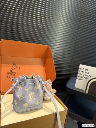 Louis Vuitton Noe Bucket Bag Lavender Monogram view 5