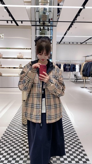Burberry Vintage Check Hooded Jacket Beige view 2