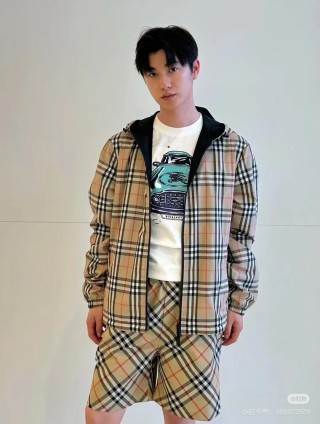 Burberry Vintage Check Hooded Jacket Beige view 3
