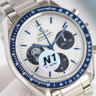 Omega Speedmaster Professional Snoopy 50th Anniversary Chronograph view 6