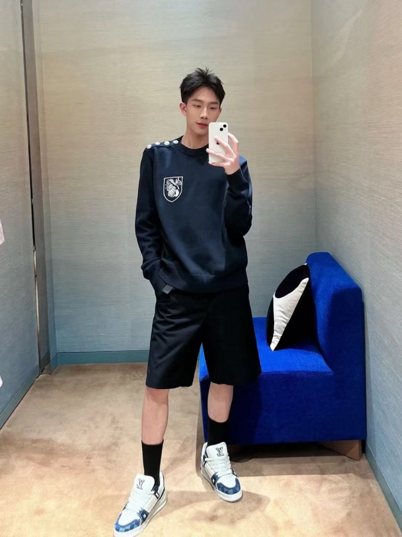 Louis Vuitton Shell Badge Embroidered Crewneck Sweater Black view
