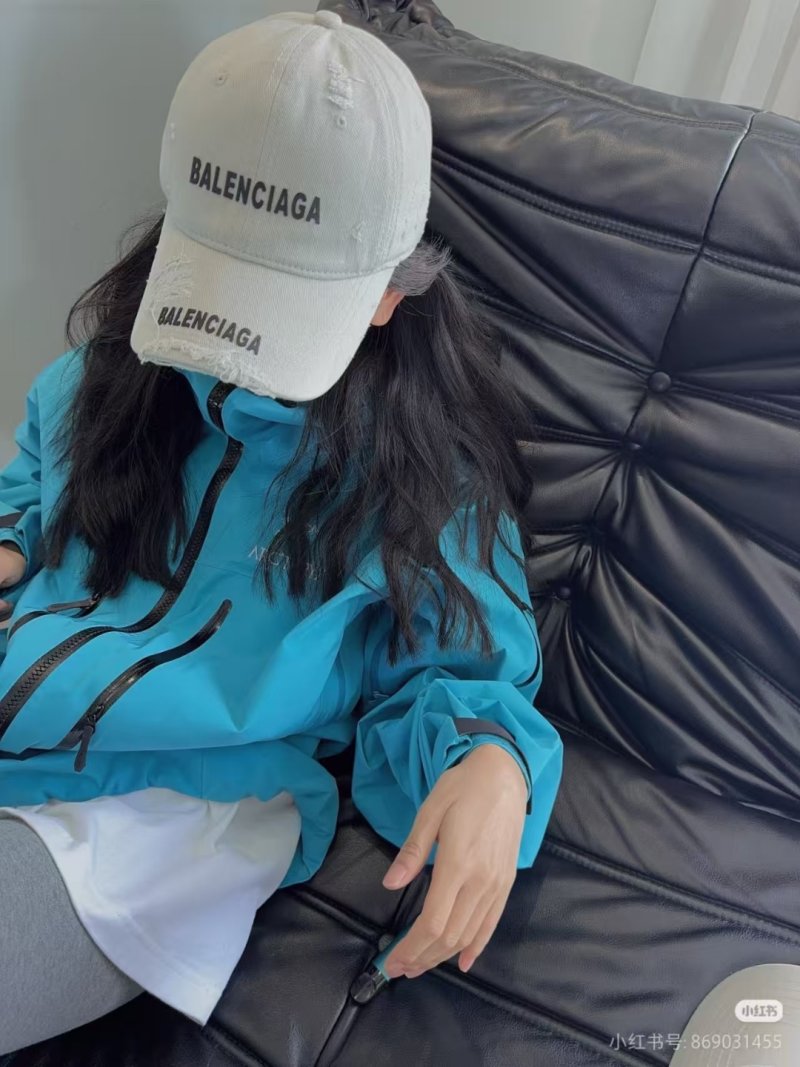 Balenciaga Distressed Double-Layer Embroidered Baseball Cap White view
