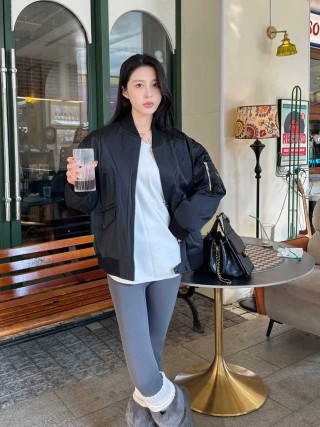 Black Oversized Bomber Jacket with Ribbed Cuffs view 4