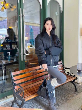 Black Oversized Bomber Jacket with Ribbed Cuffs view 7