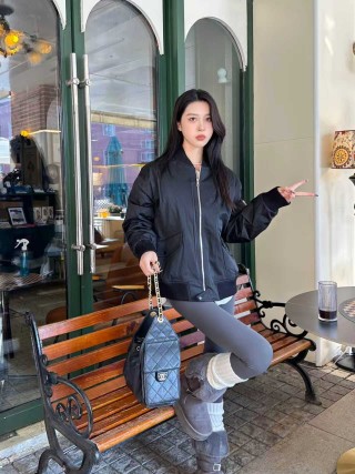Black Oversized Bomber Jacket with Ribbed Cuffs view 8