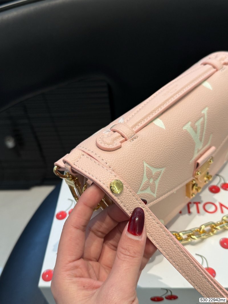 Louis Vuitton Metis Monogram Shoulder Bag Pink view