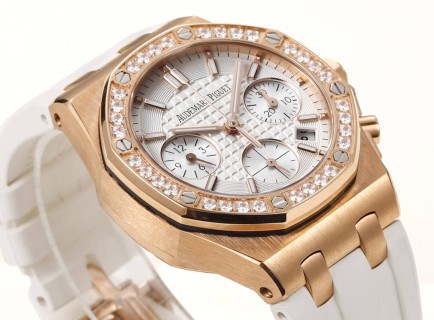 Audemars Piguet Royal Oak Offshore Chronograph 37mm White Rose Gold view 4