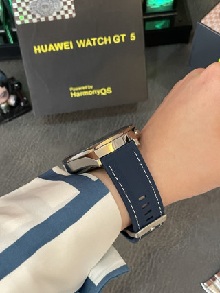 Huawei Watch GT 5 Stainless Steel Smartwatch view 3