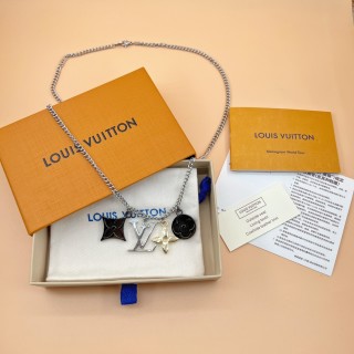 Louis Vuitton Instinct Floral Charm Necklace - Silver view 3