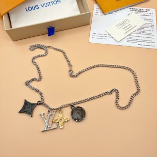 Louis Vuitton Instinct Floral Charm Necklace - Silver view 5