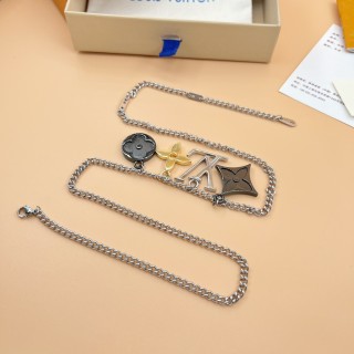 Louis Vuitton Instinct Floral Charm Necklace - Silver view 6