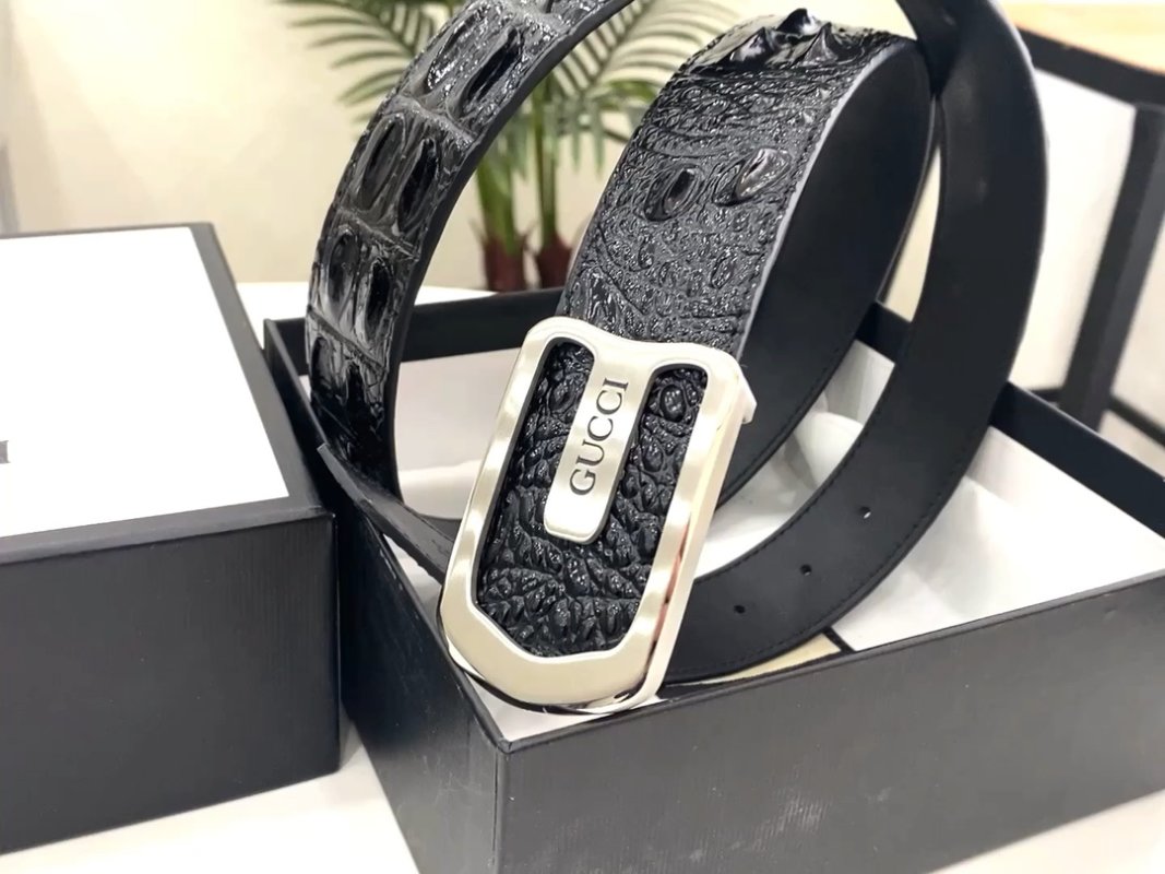 Gucci Textured Leather Belt Black Silver Buckle