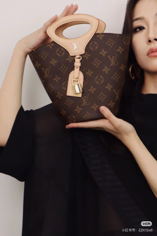 Louis Vuitton Monogram Noe Shoulder Bag Brown view 3