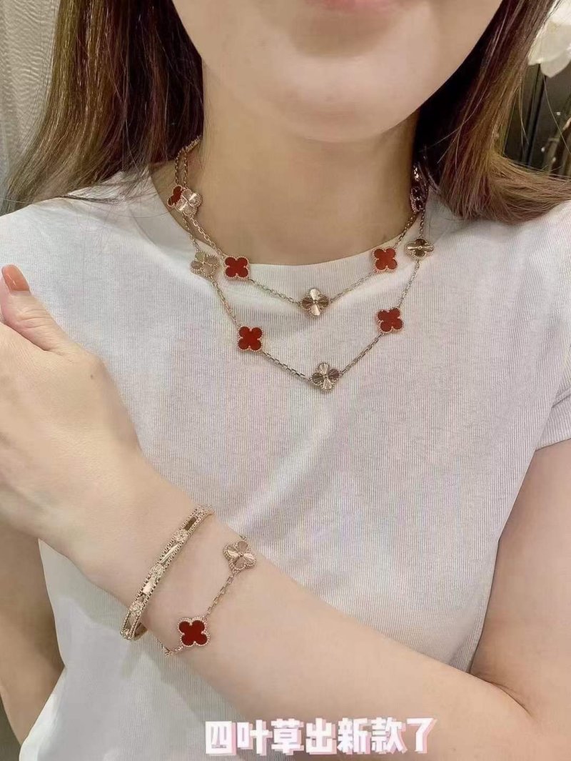 Van Cleef & Arpels Red Carnelian Four-Leaf Clover Necklace