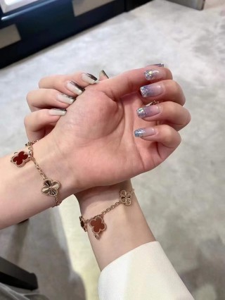 Van Cleef & Arpels Red Carnelian Four-Leaf Clover Necklace view 9