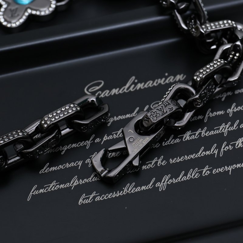 Louis Vuitton Paradise Stone Chain Necklace Silver view