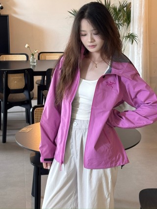 Arc'teryx Beta SL Hooded Windbreaker Jacket in Cherry Blossom Pink view 7