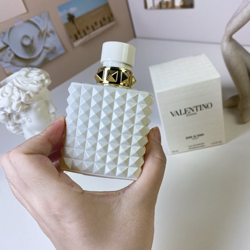 Valentino Donna Born in Roma Eau de Parfum 100ml view