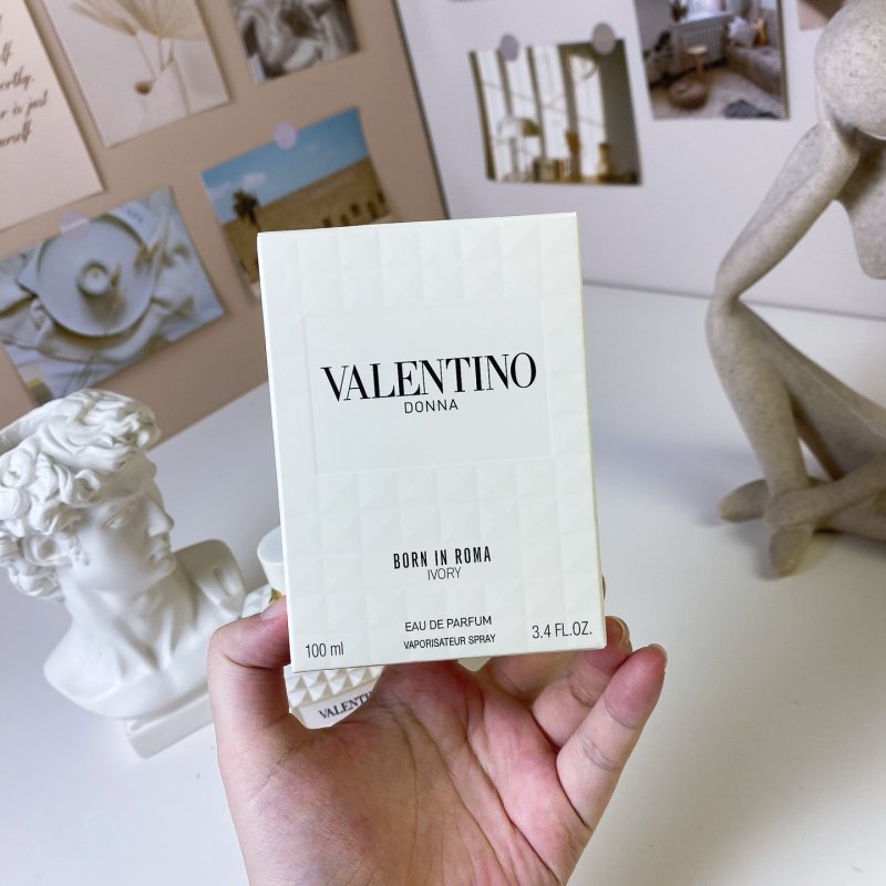 Valentino Donna Born in Roma Eau de Parfum 100ml view