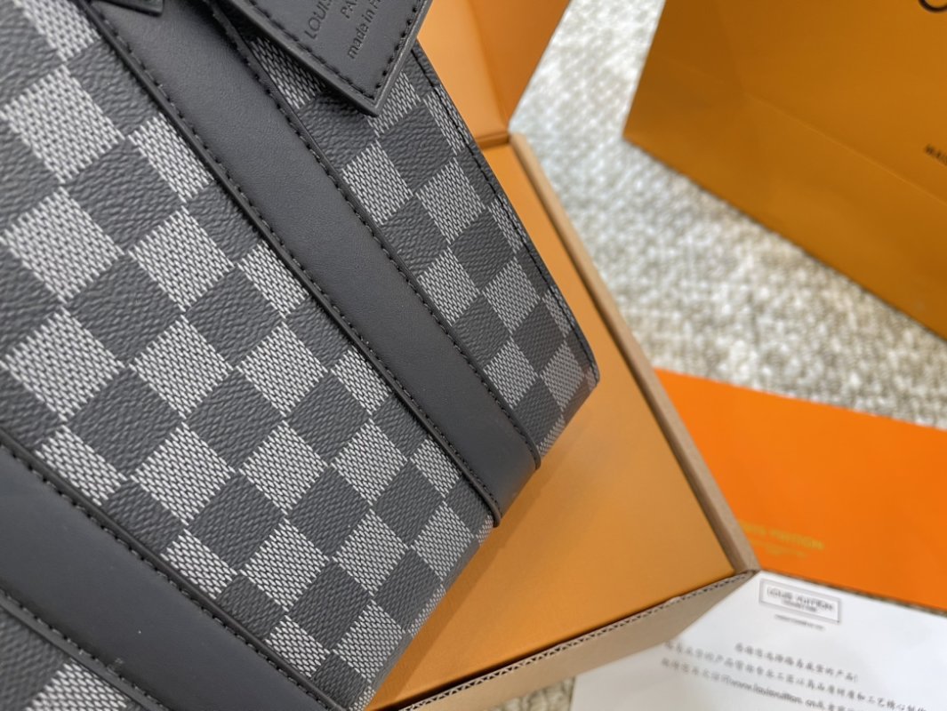 Louis Vuitton Damier Graphite Shoulder Bag Black view