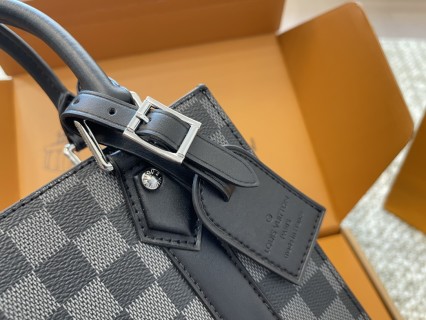 Louis Vuitton Damier Graphite Shoulder Bag Black view 4