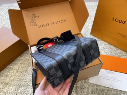 Louis Vuitton Damier Graphite Shoulder Bag Black view 6