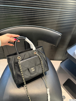 Chanel-Inspired Classic Black Quilted Handbag with Chain Strap view 2
