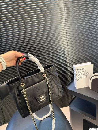 Chanel-Inspired Classic Black Quilted Handbag with Chain Strap view 3