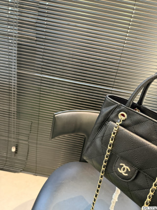 Chanel-Inspired Classic Black Quilted Handbag with Chain Strap view 4