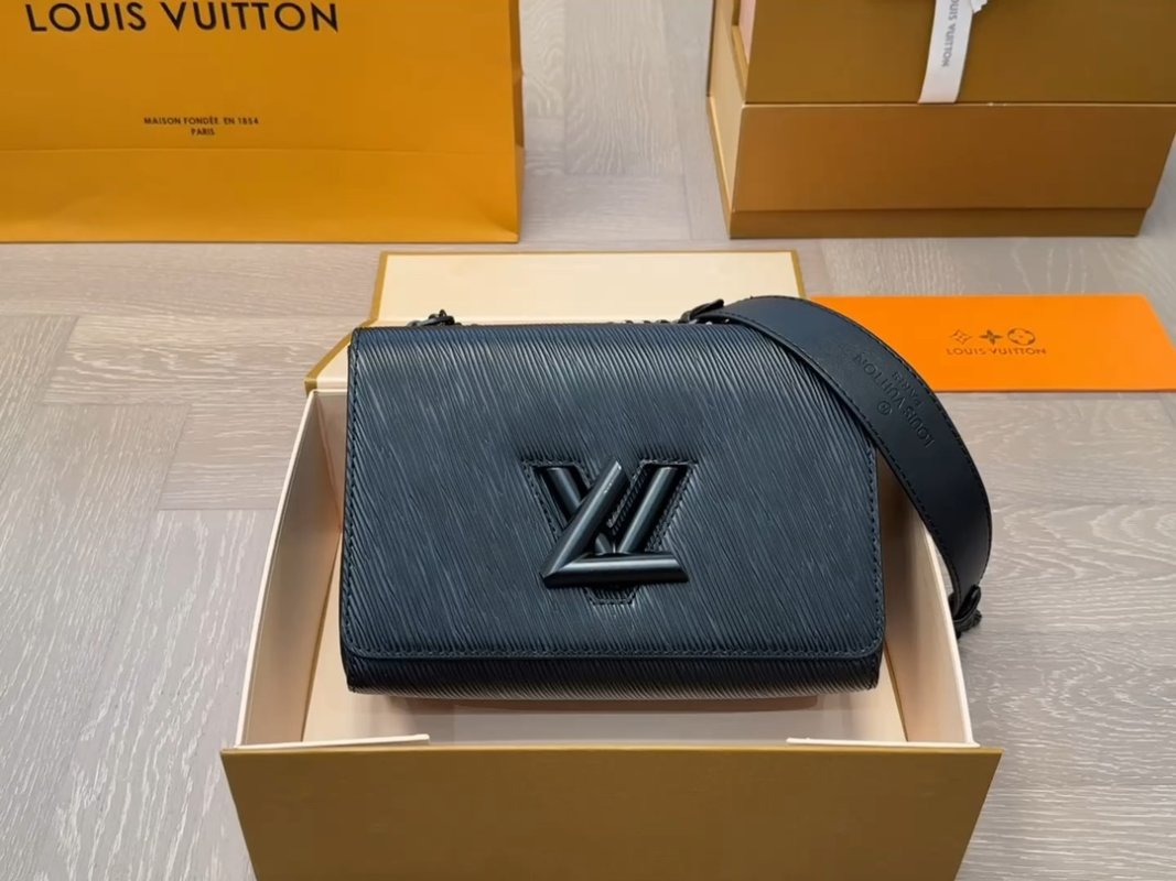 Louis Vuitton Twist Epi Leather Shoulder Bag Black