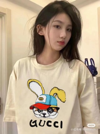 Gucci Bunny Graphic Cream T-Shirt view 2