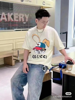 Gucci Bunny Graphic Cream T-Shirt view 5