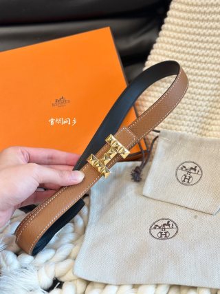 Hermès Quizz Party Buckle Reversible Leather Belt Tan/Black view 5