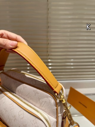 Louis Vuitton Nil Nil Monogram Canvas Crossbody Bag - Cream view 3