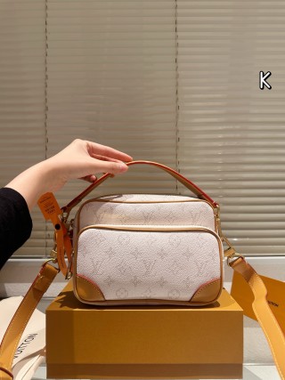 Louis Vuitton Nil Nil Monogram Canvas Crossbody Bag - Cream view 4