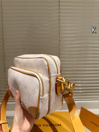 Louis Vuitton Nil Nil Monogram Canvas Crossbody Bag - Cream view 6