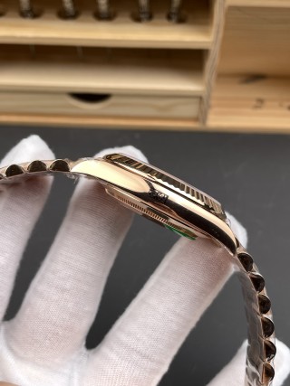 Rolex Day-Date Rose Gold Olive Green Roman Dial 40mm view 4