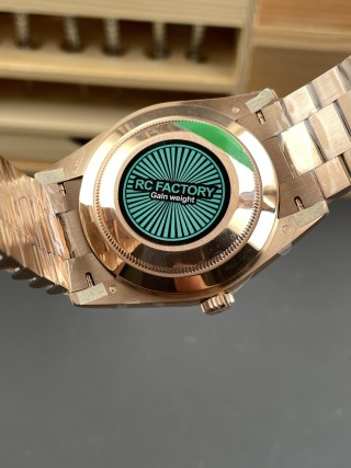 Rolex Day-Date Rose Gold Olive Green Roman Dial 40mm view 5