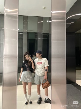 Balenciaga Cream Logo T-Shirt view 6